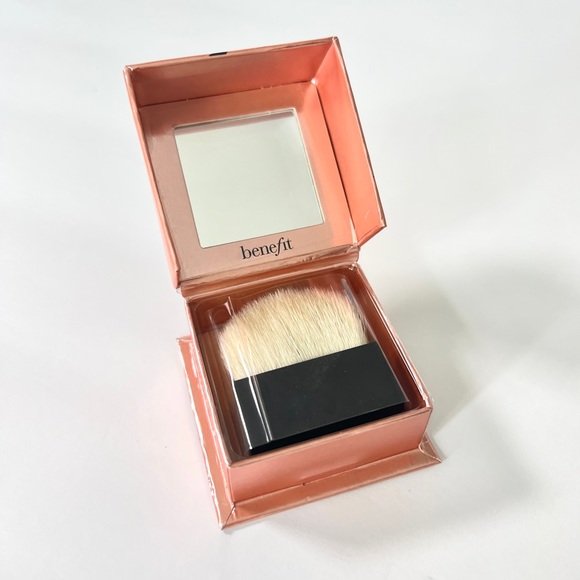 Benefit Cosmetics Dandelion Twinkle Highlighter powder - Picture 2 of 4